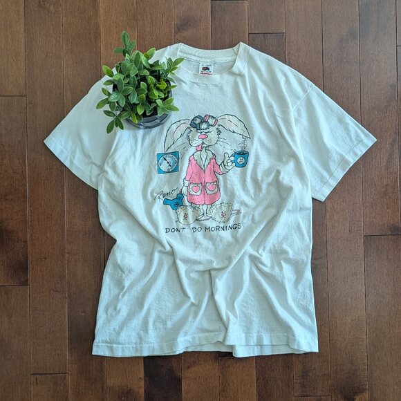'I DON'T DO MORNINGS' VINTAGE FUNNY GRAPHIC TSHIRT - Picture 1 of 3